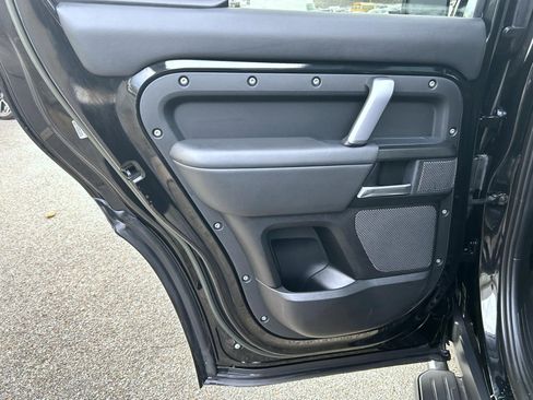 Used 2023 Land Rover Defender 110 V8 image 17