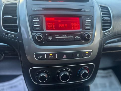 Used 2014 Kia Sorento LX image 14