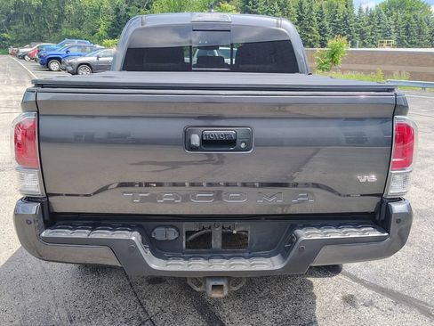 Used 2021 Toyota Tacoma TRD Off-Road w/ Technology Package AWD/4WD image 10