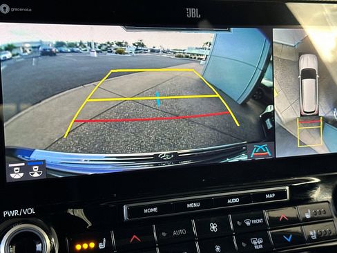 Used 2021 Toyota Highlander Platinum image 17