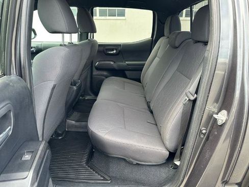 Used 2019 Toyota Tacoma TRD Sport w/ Technology Package AWD/4WD image 14