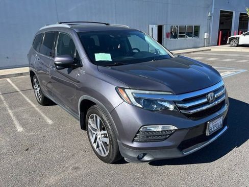 Used 2018 Honda Pilot Touring image 3