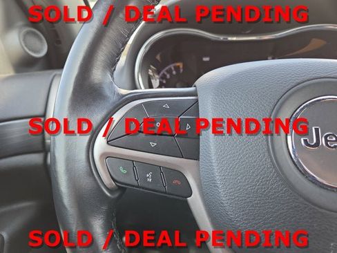 Used 2020 Jeep Grand Cherokee Laredo AWD/4WD image 21