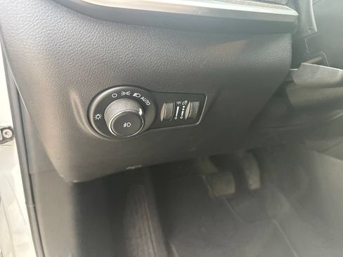 Used 2023 Jeep Compass Latitude AWD/4WD image 8