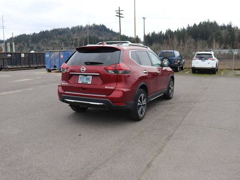 Used 2020 Nissan Rogue SV w/ Sun & Sound Touring Package image 5