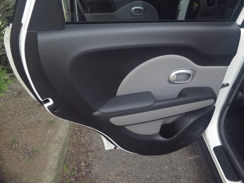 Used 2016 Kia Soul image 18