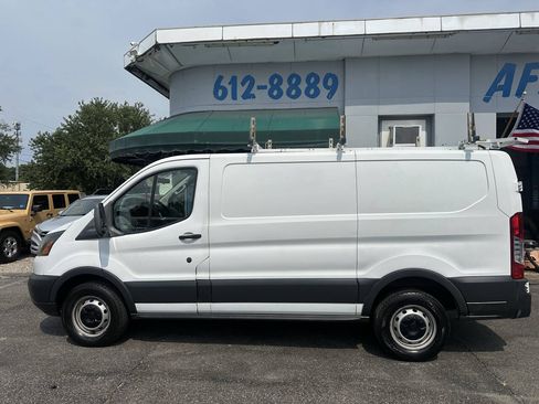 Used 2015 Ford Transit 250 130 Low Roof RWD image 5