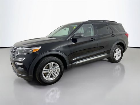 Used 2024 Ford Explorer XLT w/ Equipment Group 202A AWD/4WD image 8
