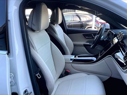 Used 2025 Mercedes-Benz GLC 300 image 8