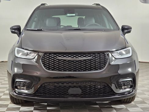 New 2026 Chrysler Pacifica Limited w/ S Appearance Package FWD image 9