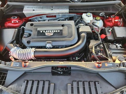 Used 2024 Cadillac XT4 Luxury w/ Cold Weather Package image 31