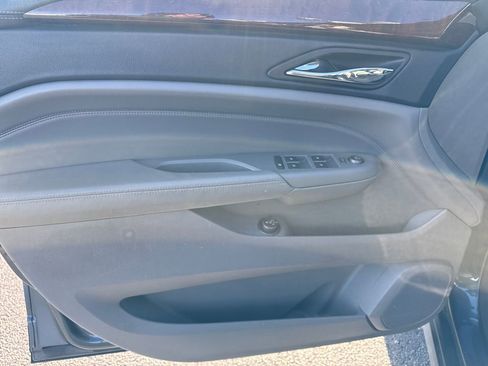 Used 2010 Cadillac SRX Luxury image 17