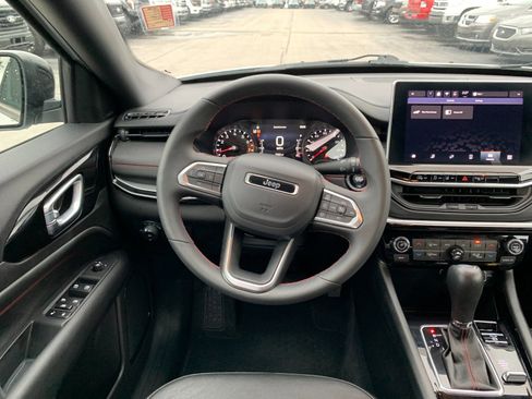 Used 2024 Jeep Compass Trailhawk image 16