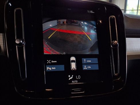 Used 2021 Volvo XC40 T4 Momentum image 20