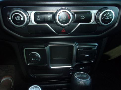 Used 2021 Jeep Wrangler Sport AWD/4WD image 15