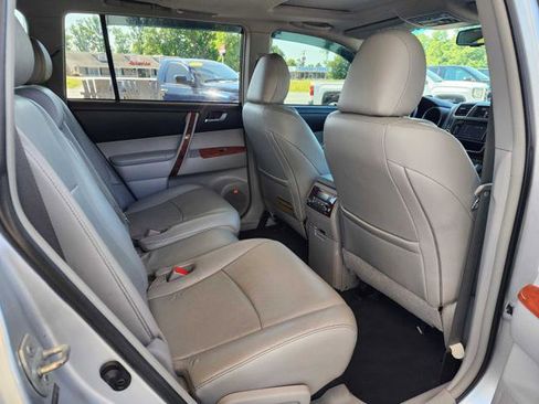 Used 2013 Toyota Highlander Limited AWD/4WD image 18