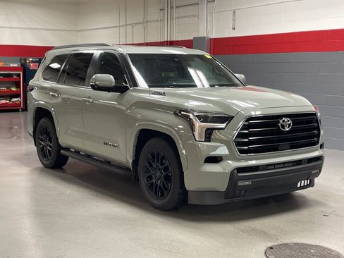 Used 2025 Toyota Sequoia SR5 w/ SR5 Premium Package AWD/4WD image 2