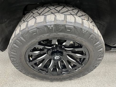 Used 2023 GMC Yukon XL AT4 AWD/4WD image 15