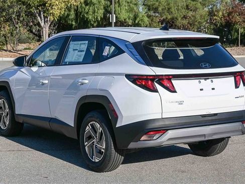 New 2026 Hyundai Tucson Blue SE image 8