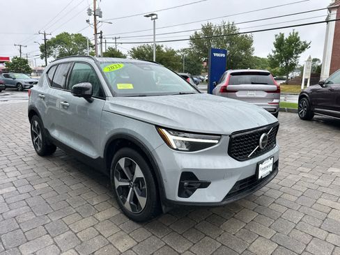 Used 2024 Volvo XC40 B5 Plus w/ Protection Package Premier AWD/4WD image 44