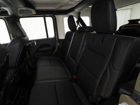 Used 2025 Jeep Wrangler Unlimited Sahara image 19