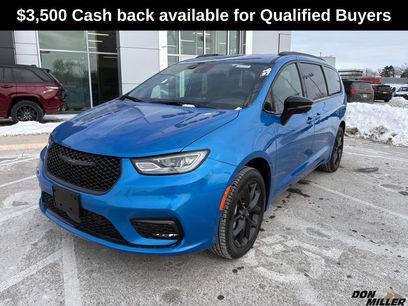 New 2026 Chrysler Pacifica Select w/ S Appearance Package