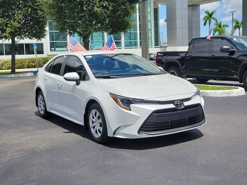 Used 2026 Toyota Corolla LE FWD image 2