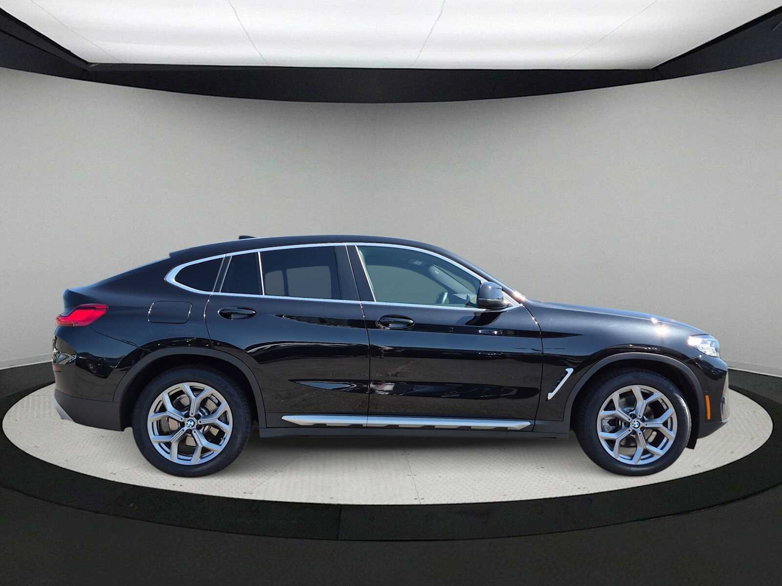 Used 2023 BMW X4 xDrive30i w/ Premium Package AWD/4WD image 9