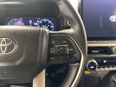 Certified 2025 Toyota 4Runner 4WD image 27