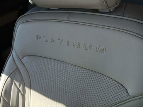 Used 2016 Ford Explorer Platinum image 27