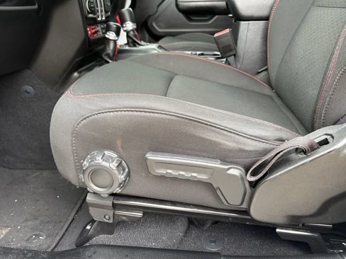 Used 2021 Jeep Wrangler Rubicon AWD/4WD image 13