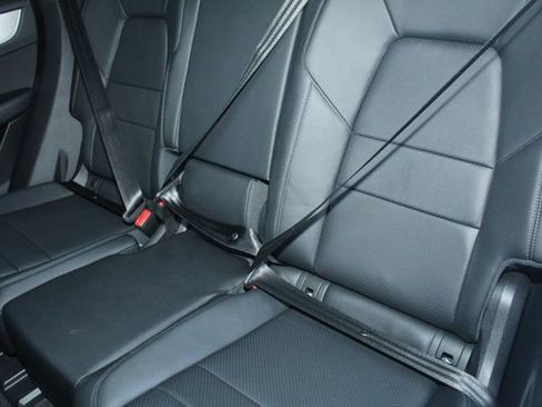 Certified 2025 Porsche Cayenne image 24