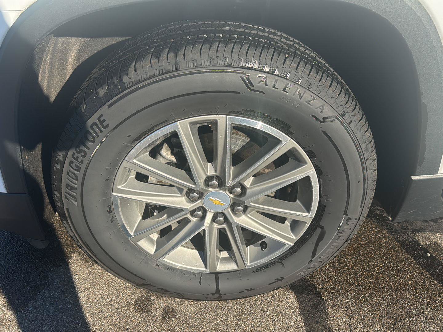 Used 2023 Chevrolet Traverse LT FWD image 9