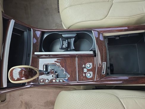 Used 2010 Toyota Avalon Limited FWD image 20