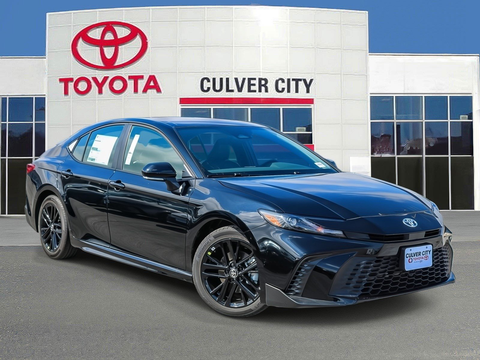 New 2026 Toyota Camry SE FWD image 1