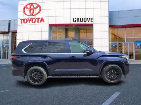 Used 2024 Toyota Sequoia SR5 w/ SR5 Premium Package AWD/4WD image 7