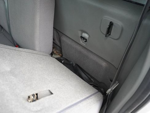 Used 2012 Nissan Frontier SV image 26