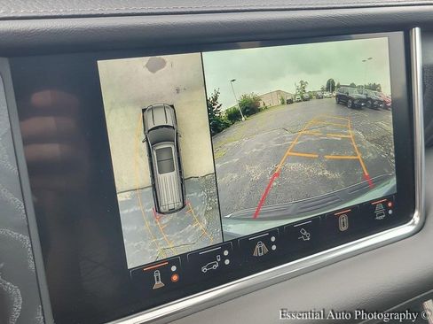 Used 2024 GMC Yukon Denali w/ Advanced Technology Package image 17