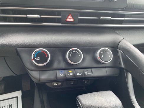 Certified 2023 Hyundai Elantra SE FWD image 18