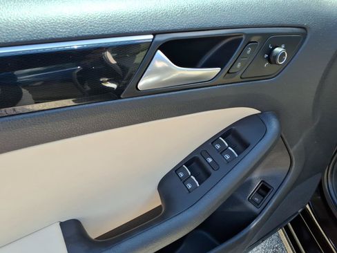 Used 2017 Volkswagen Jetta SEL FWD image 9