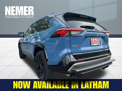 Used 2022 Toyota RAV4 SE w/ Convenience Package AWD/4WD image 2
