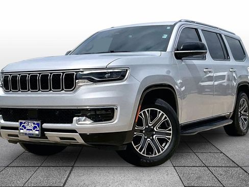 Used 2024 Jeep Wagoneer Series II w/ Flexible Seating Group RWD image 2