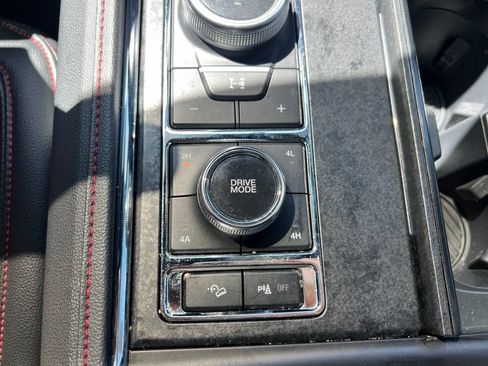 Used 2024 Ford Expedition Limited AWD/4WD image 31