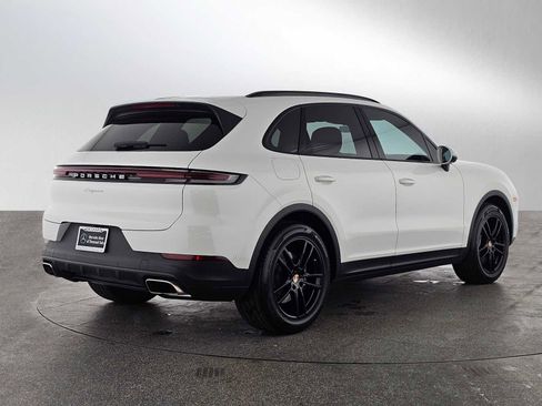 Used 2025 Porsche Cayenne image 3