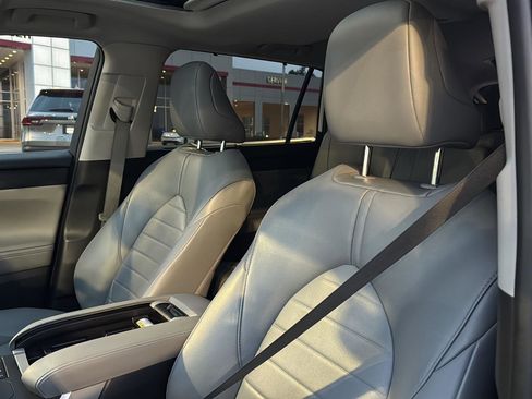 Certified 2022 Toyota Highlander XLE image 26