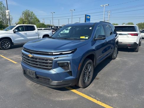 Used 2024 Chevrolet Traverse LT AWD/4WD image 5