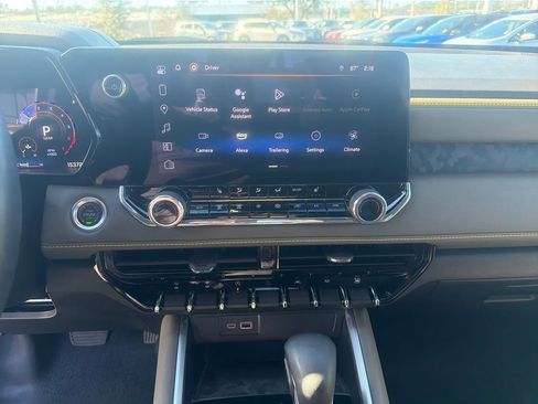 Used 2024 Chevrolet Colorado ZR2 w/ Technology Package image 32