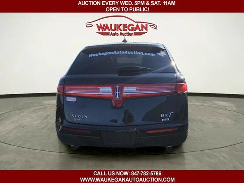 Used 2016 Lincoln MKT AWD image 5