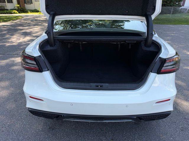 Used 2019 Nissan Maxima SR w/ Premium Package FWD image 11