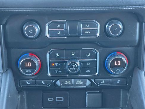 Used 2021 Chevrolet Suburban LT w/ LT Signature Package AWD/4WD image 18